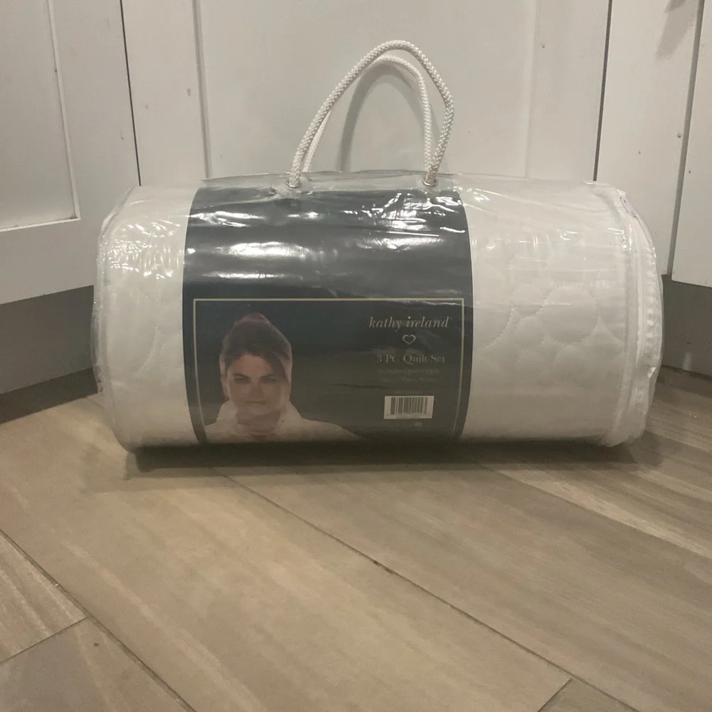 NWT Kathy Ireland 3-pc White Queen Quilt Bedding Set w/Shams Country Shabby Chic